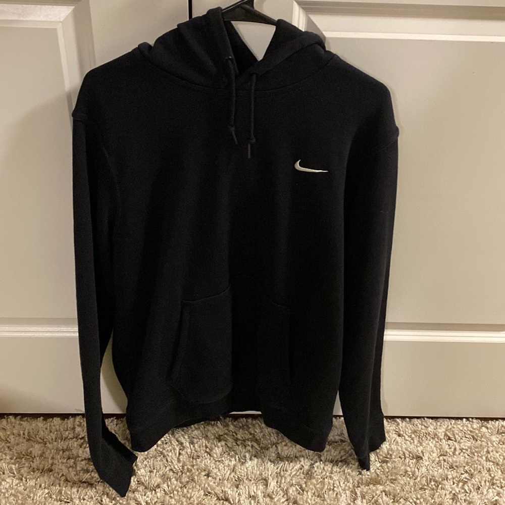 Black Nike men’s hoodie